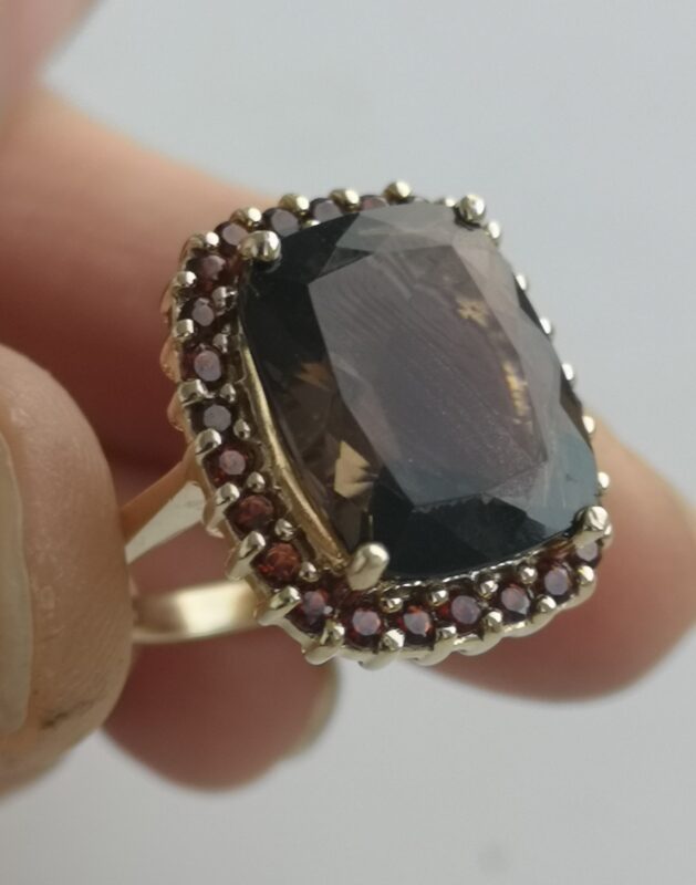 Garnet and smoky quartz ring