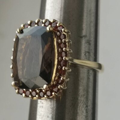 Garnet and smoky quartz ring