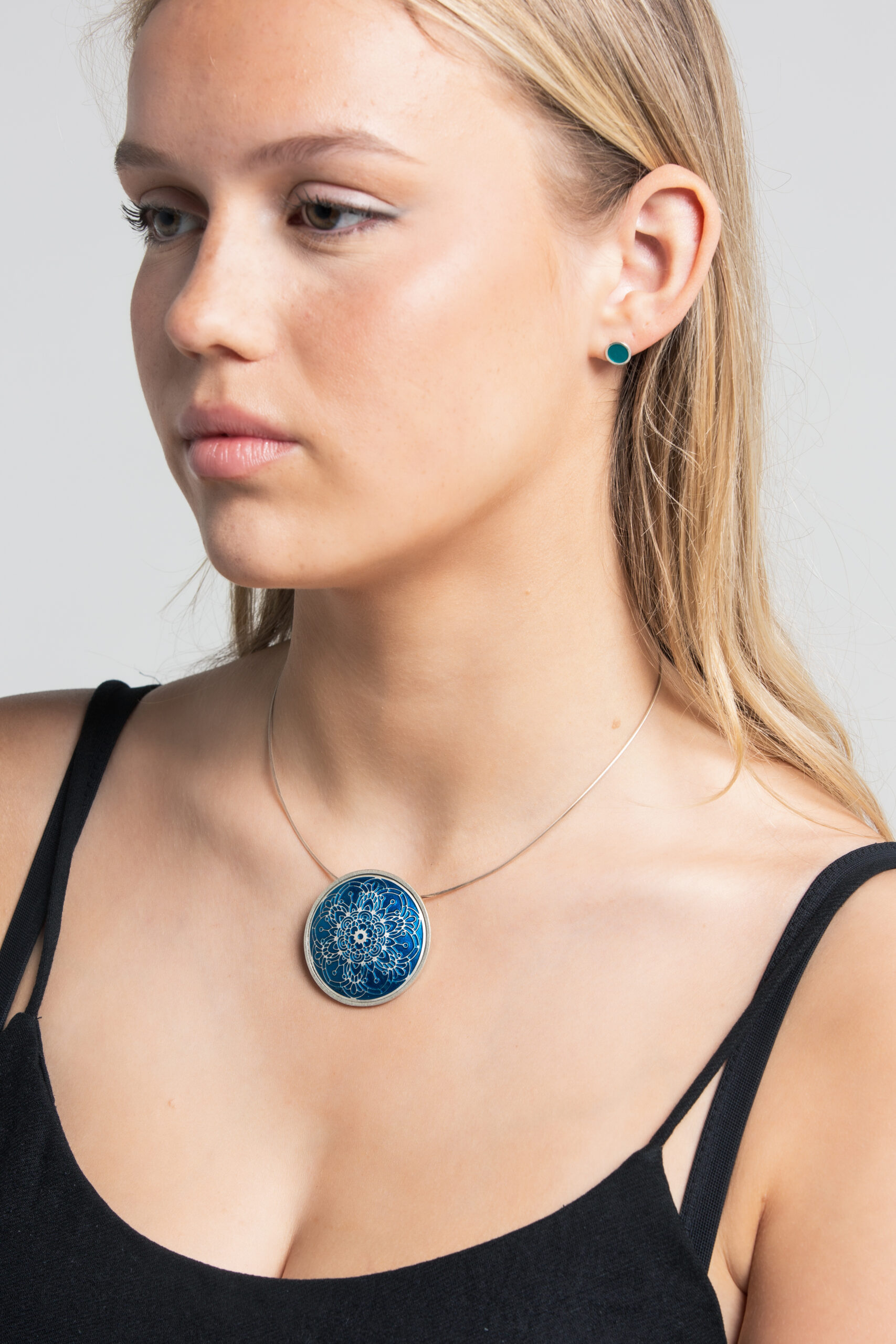 Blue Mandala enameled pendant - Image 4