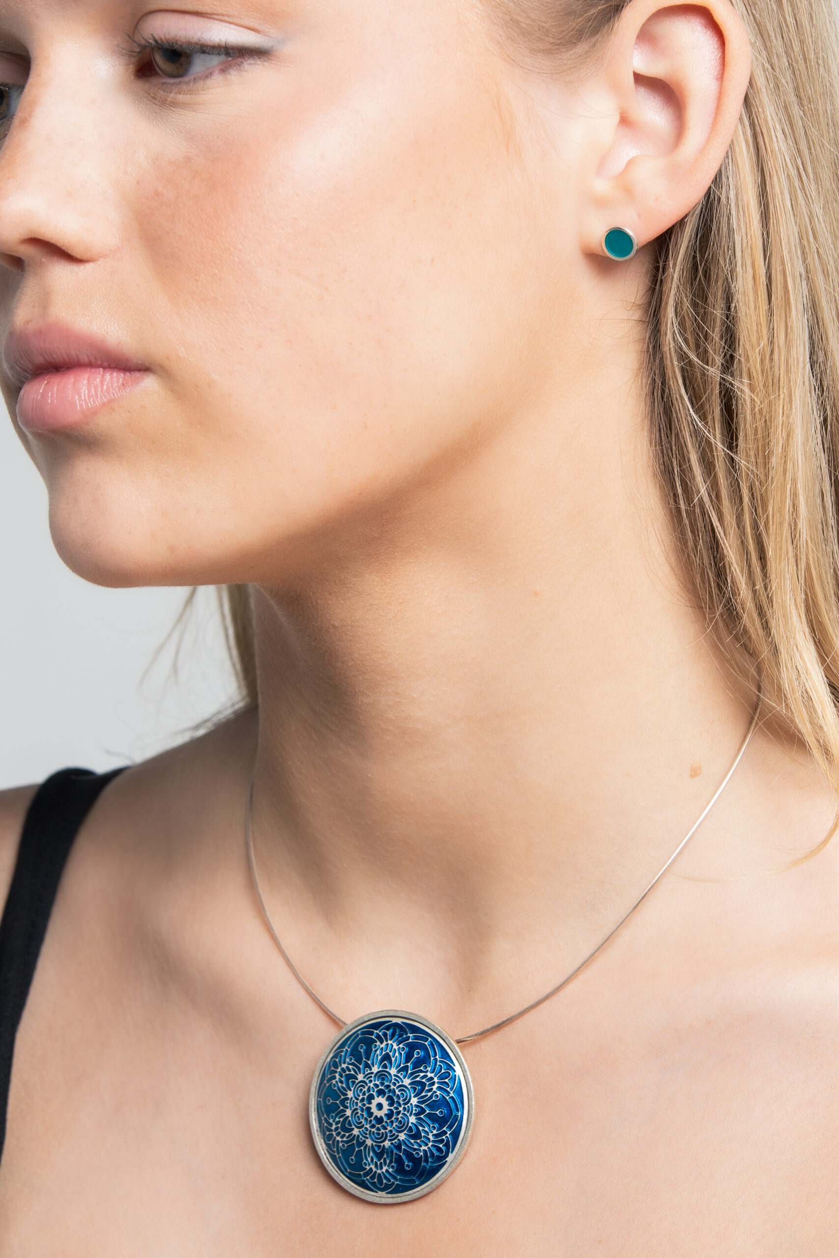 Blue Mandala enameled pendant - Image 5