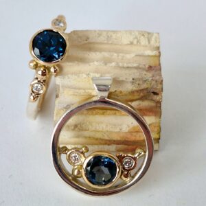 18ct gold London Blue topaz and diamond ring, with granulation detail, on a silver shank - Image 7
