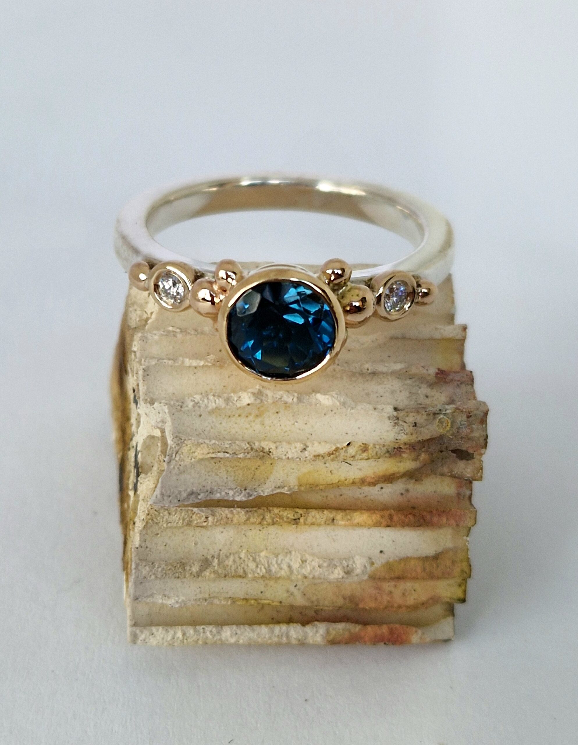 18ct gold London Blue topaz and diamond ring, with granulation detail, on a silver shank - Image 6