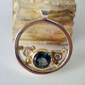 18ct gold and silver pendant, with London blue topaz, diamonds and granulation detail - Image 3