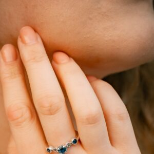 Diamond and sapphire silver ring - Image 2