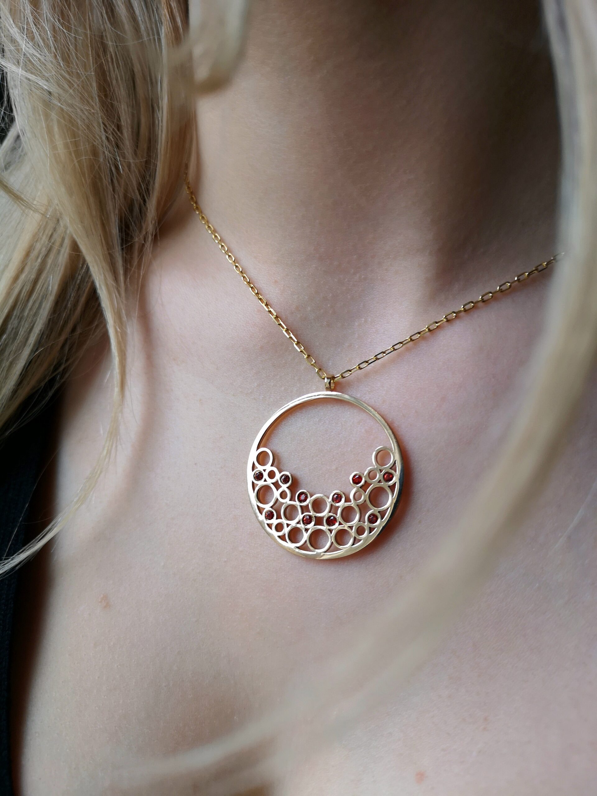 9ct gold orange sapphire pendant. - Image 2