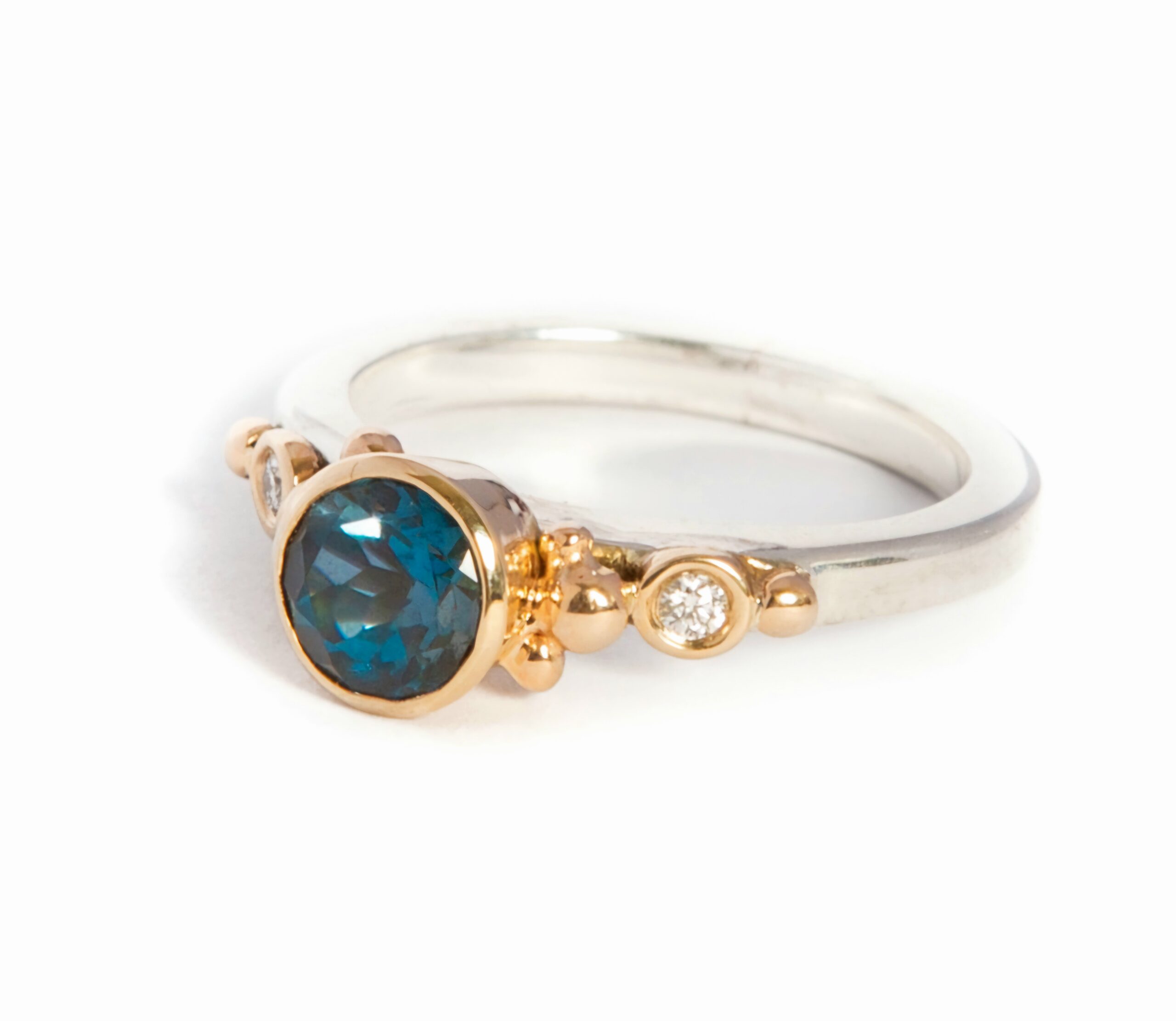 18ct gold London Blue topaz and diamond ring, with granulation detail, on a silver shank - Image 2