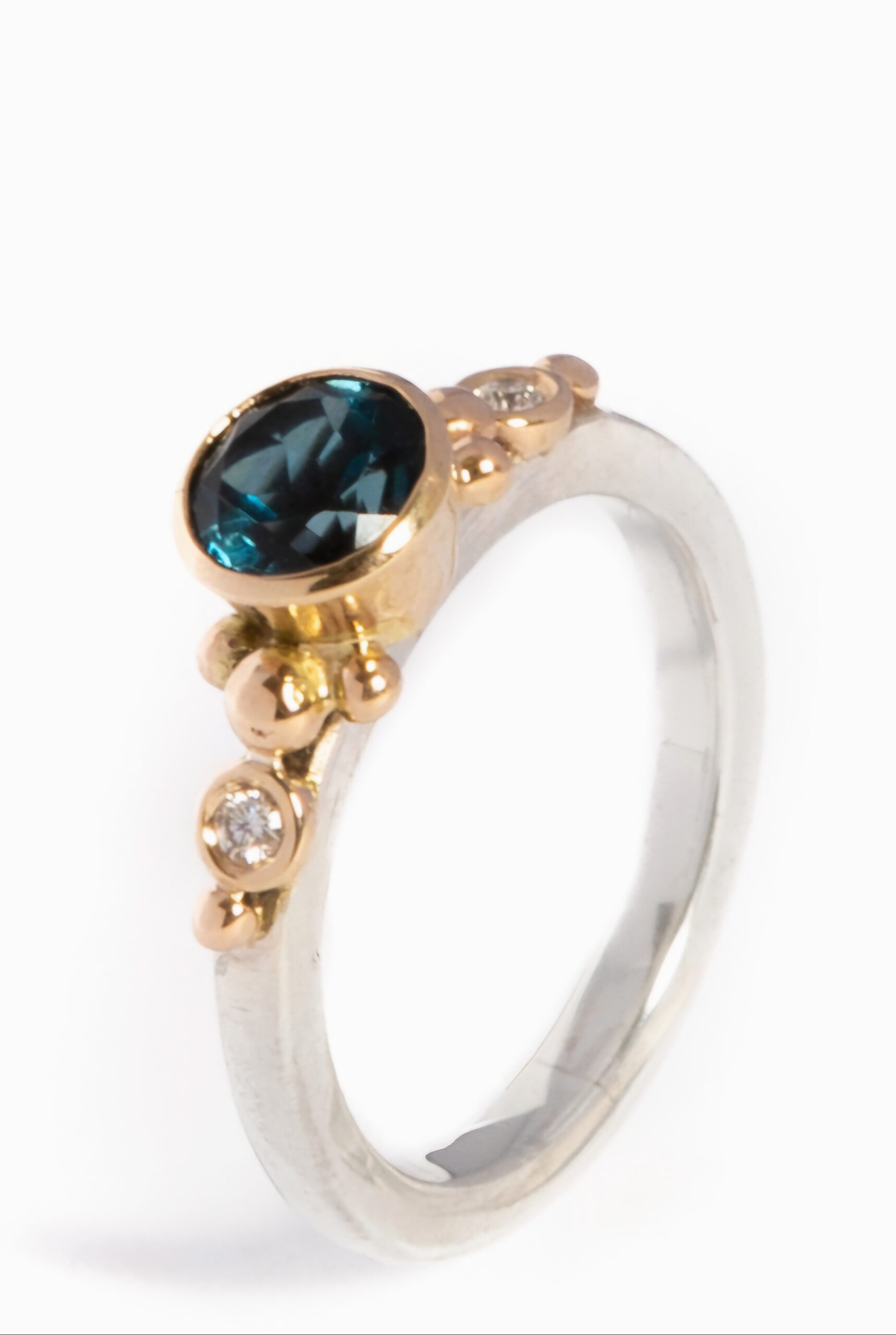 18ct gold London Blue topaz and diamond ring, with granulation detail, on a silver shank - Image 3