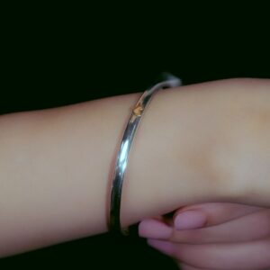 18ct gold heart on a silver bangle - Image 2