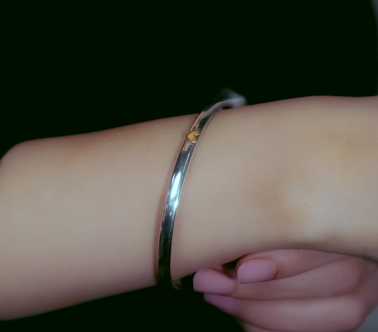 18ct gold heart on a silver bangle - Image 2