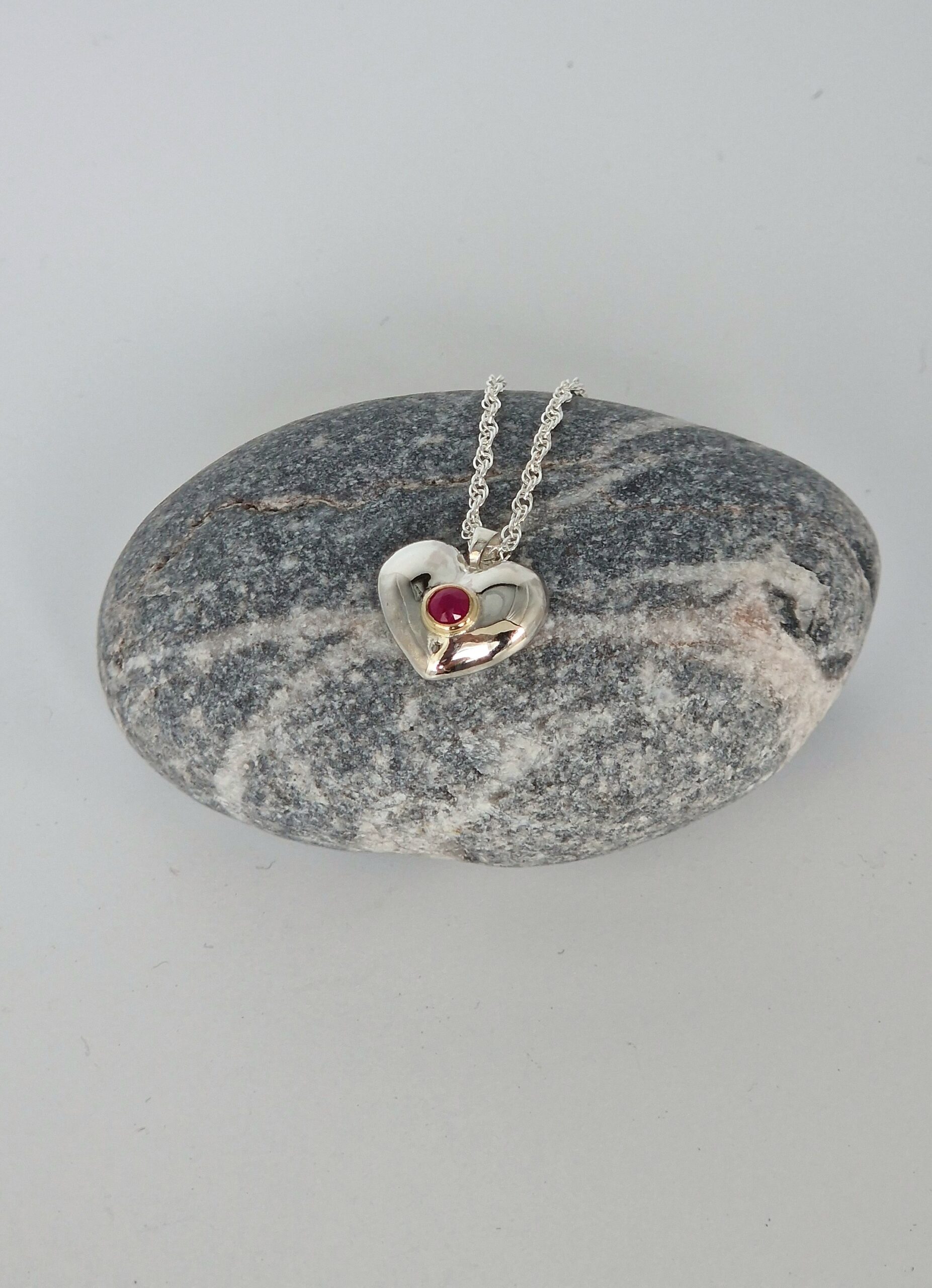 Dangle silver heart earrings, with rubies set in 18ct gold - Image 2