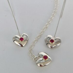 Dangle silver heart earrings, with rubies set in 18ct gold - Image 3