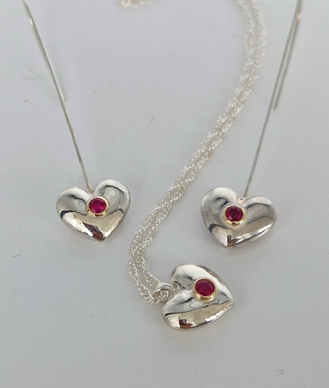 Dangle silver heart earrings, with rubies set in 18ct gold - Image 3